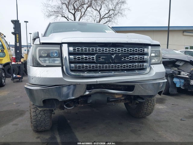 1GT121C89EF188463 GMC Sierra 2500hd Slt