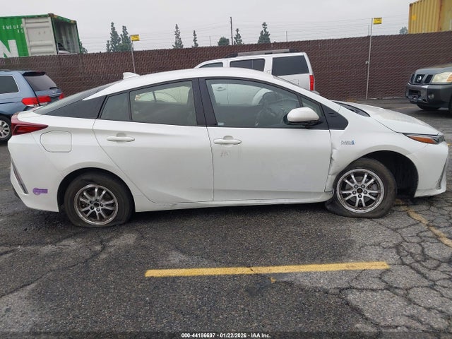 Toyota Prius Prime Premium 2018 JTDKARFP1J3101143 Image 13