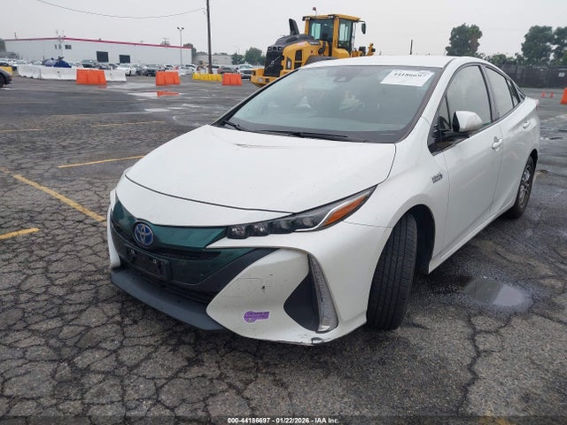Toyota Prius Prime Premium 2018 JTDKARFP1J3101143 Image 2