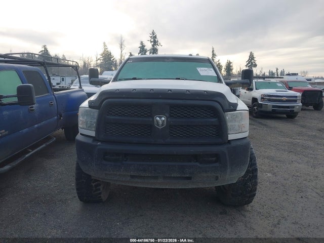 3C63R3GLXJG132756 RAM 3500 Tradesman 4x4 8&#039; Box