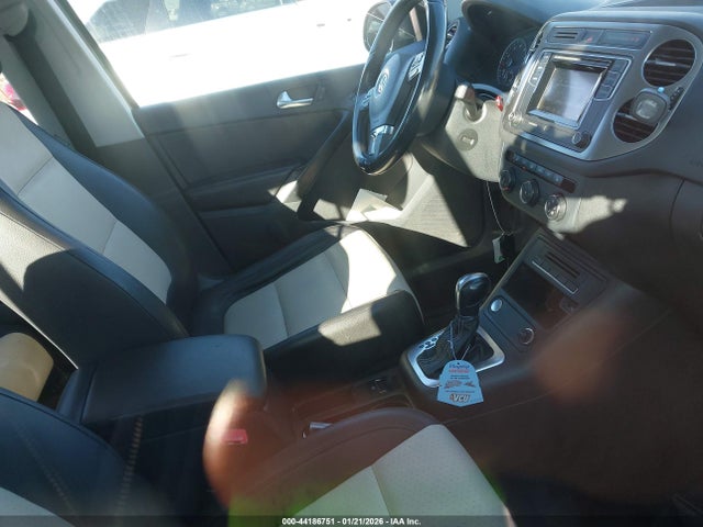 WVGAV7AX4GW612442 Volkswagen TIGUAN S