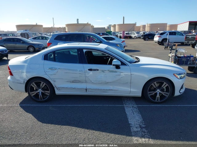 7JR102FL5KG011766 Volvo S60 T5 Inscription