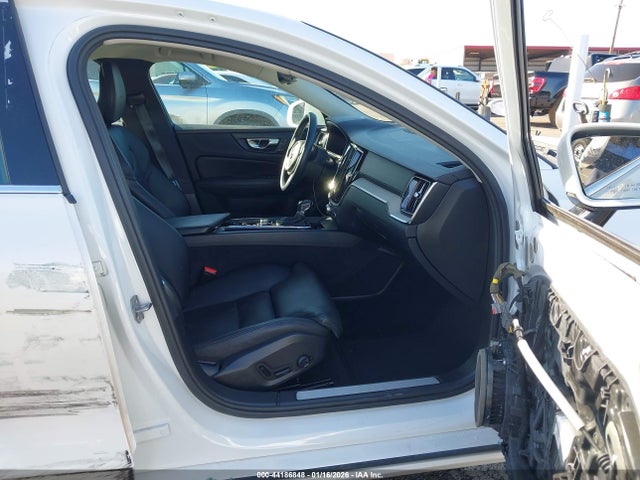 7JR102FL5KG011766 Volvo S60 T5 Inscription