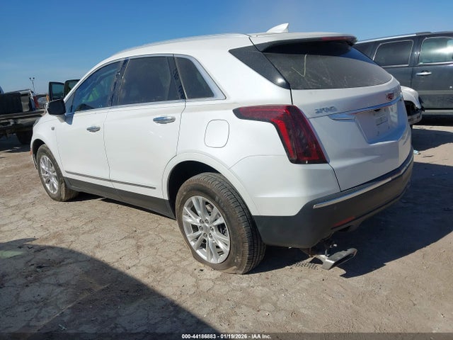 2021 CADILLAC XT5 1GYKNAR44MZ222123 Photo 2