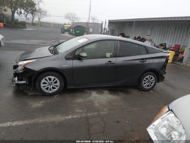 JTDKBRFU7J3060813 Toyota Prius One