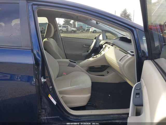 Toyota Prius Two 2014 JTDKN3DU4E0393694 Image 5