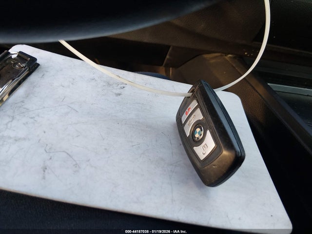 WBA8E1G5XGNT35563 BMW 320i
