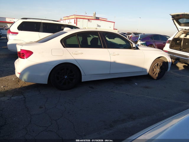 WBA8E1G5XGNT35563 BMW 320i