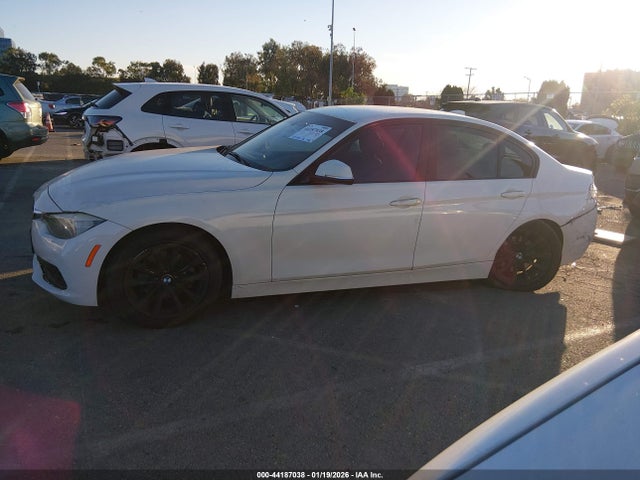 WBA8E1G5XGNT35563 BMW 320i