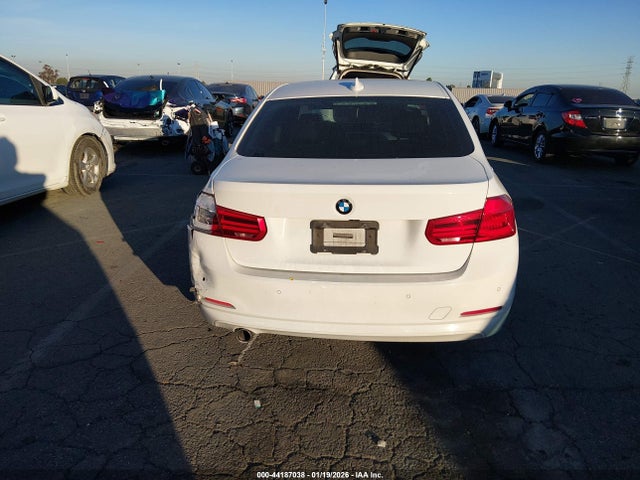 WBA8E1G5XGNT35563 BMW 320i