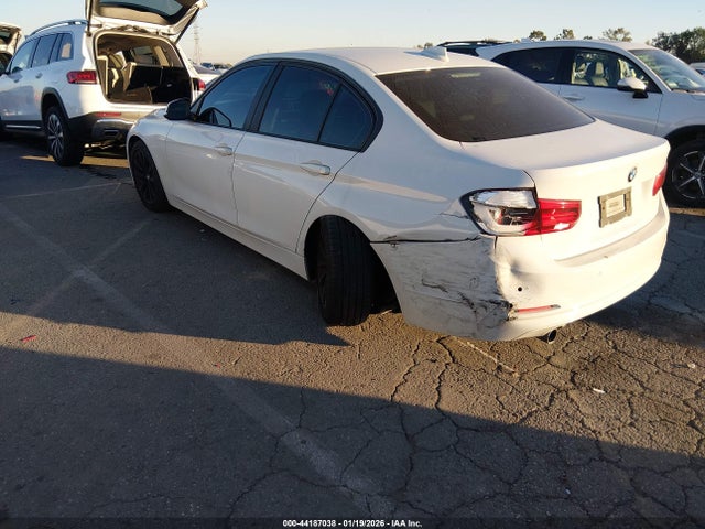 WBA8E1G5XGNT35563 BMW 320i