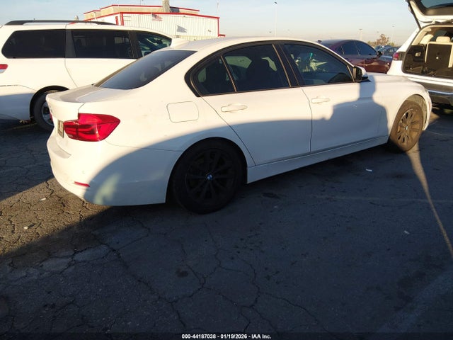 WBA8E1G5XGNT35563 BMW 320i