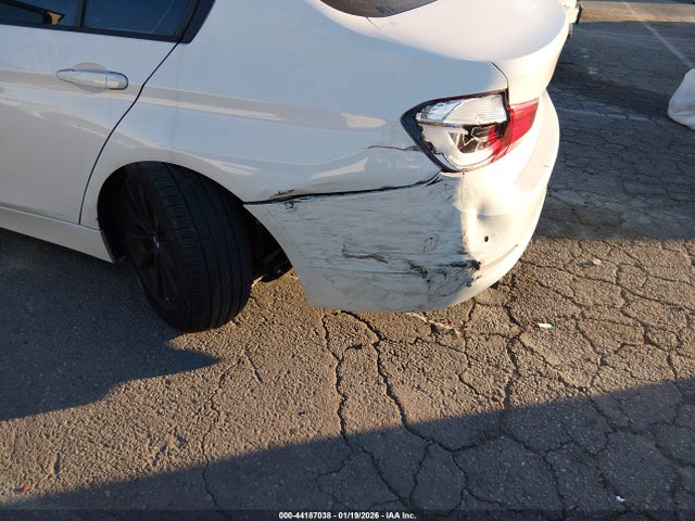 WBA8E1G5XGNT35563 BMW 320i