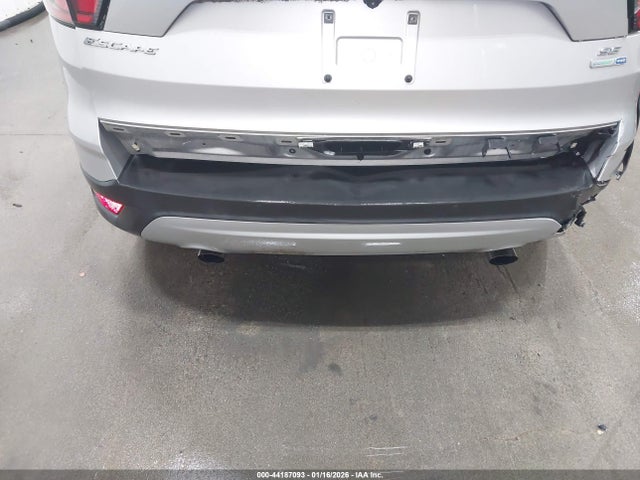 1FMCU9GD5JUD52088 Ford ESCAPE SE