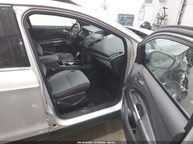 1FMCU9GD5JUD52088 Ford ESCAPE SE