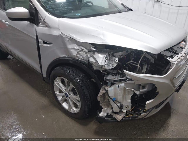 1FMCU9GD5JUD52088 Ford ESCAPE SE