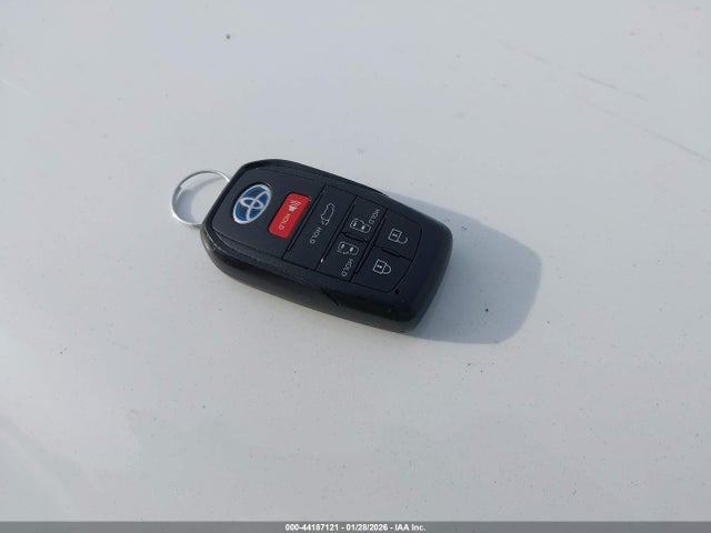 5TDZRKEC7NS087797 Toyota Sienna Limited
