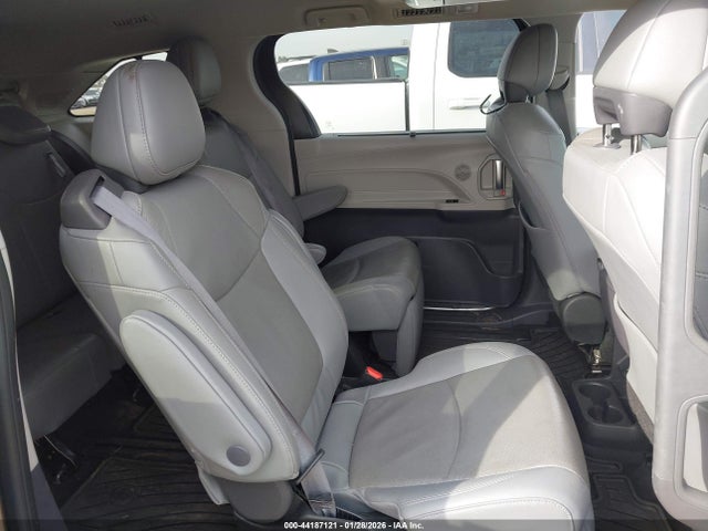 5TDZRKEC7NS087797 Toyota Sienna Limited