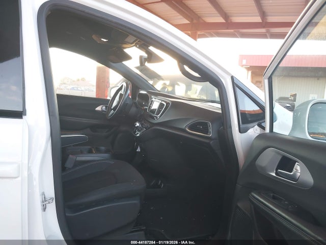 2018 CHRYSLER PACIFICA 2C4RC1FG6JR340561 Photo 4