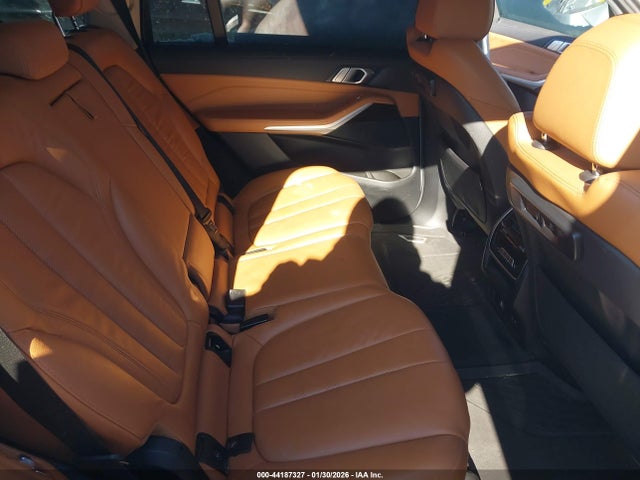 44187327 :رقم المزاد ، 5UXCW2C05M9F67228 vin ، 2021 Bmw X7 Xdrive40i مزاد بيع