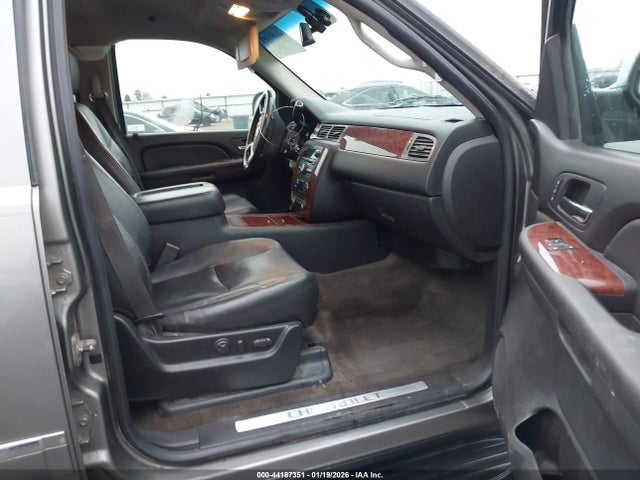 2009 CHEVROLET SUBURBAN 1500 1GNFK36319R283791 Photo 4