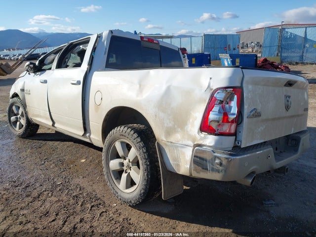 2016 RAM 1500 1C6RR7LM4GS186068 Photo 2