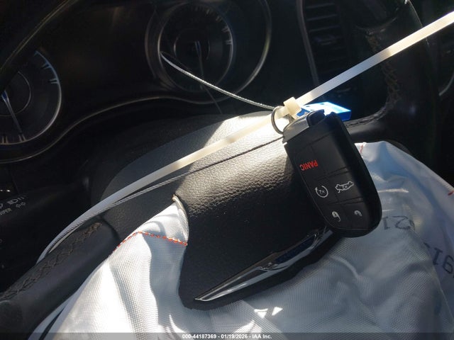 44187369 :رقم المزاد ، 2C3CCAEG4KH704379 vin ، 2019 Chrysler 300 Limited مزاد بيع
