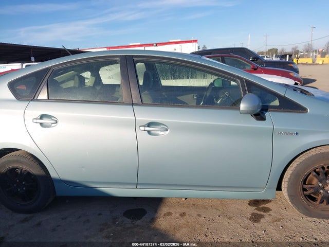 JTDKN3DU8F1977351 Toyota Prius Two