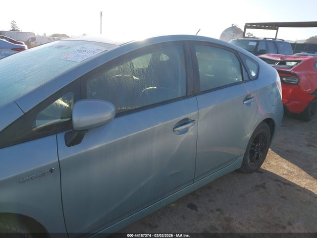 JTDKN3DU8F1977351 Toyota Prius Two