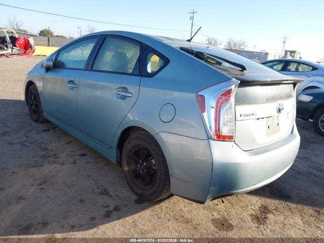 JTDKN3DU8F1977351 Toyota Prius Two