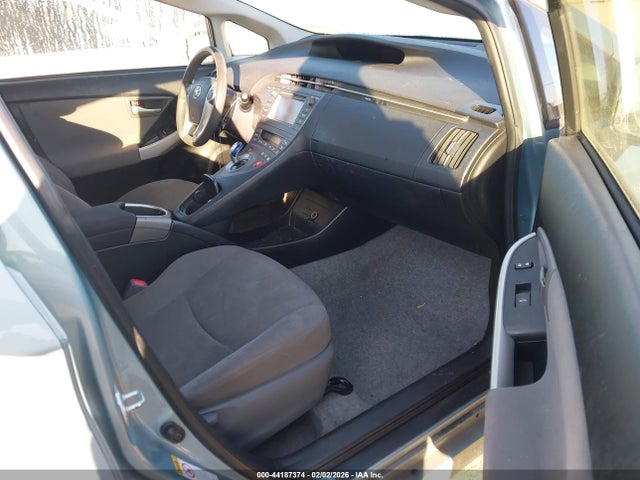 JTDKN3DU8F1977351 Toyota Prius Two