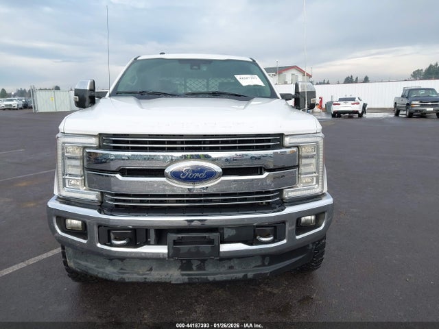 1FT8W3BT6JEB11909 Ford F-350 Lariat