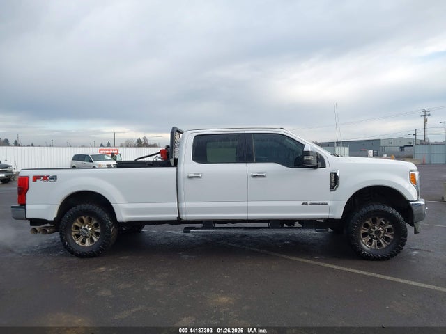1FT8W3BT6JEB11909 Ford F-350 Lariat