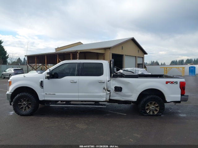 1FT8W3BT6JEB11909 Ford F-350 Lariat