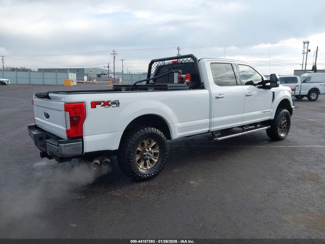 1FT8W3BT6JEB11909 Ford F-350 Lariat