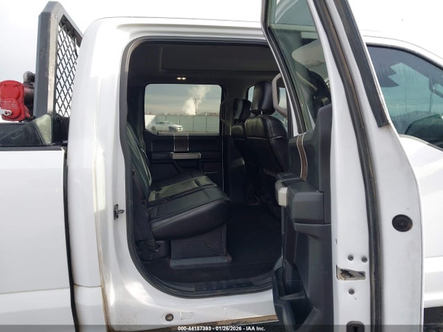 1FT8W3BT6JEB11909 Ford F-350 Lariat