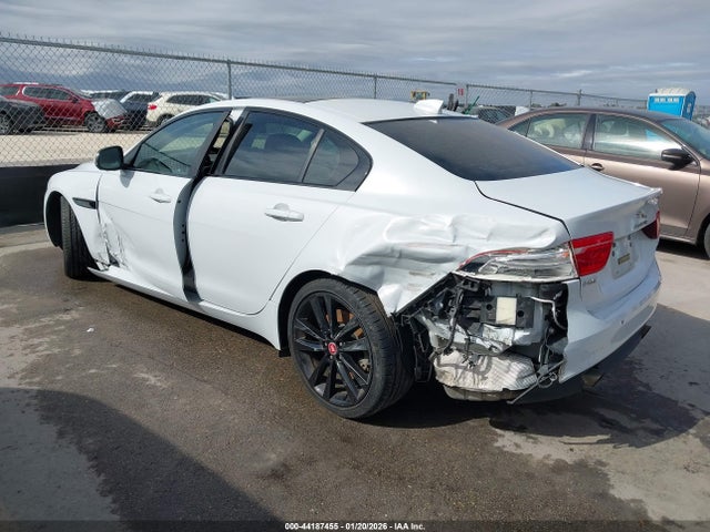 2017 JAGUAR XE SAJAE4BVXHA961749 Photo 2