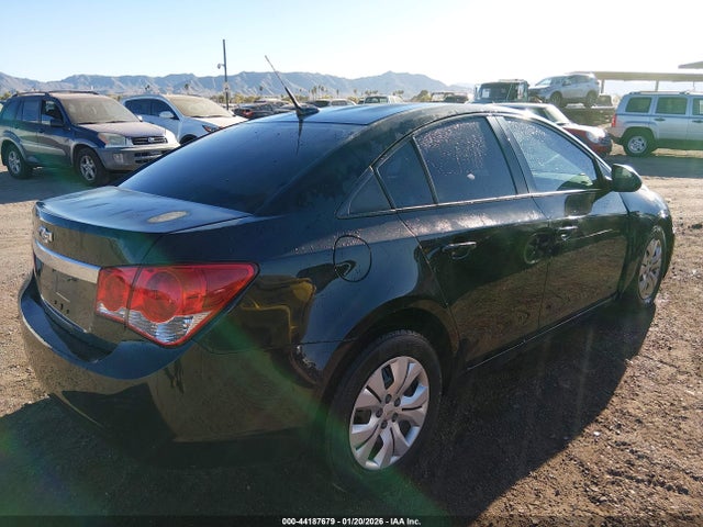 1G1PA5SG1E7483881 Chevrolet Cruze Ls Auto