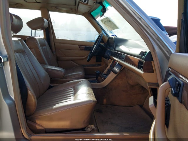 1987 MERCEDES-BENZ 300 WDBCB25DXHA320073 Photo 4