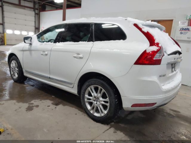 2016 VOLVO XC60 YV4612RK7G2781571 Photo 2