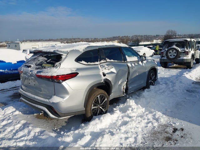 5TDLZRBH3NS216178 Toyota Highlander Xse