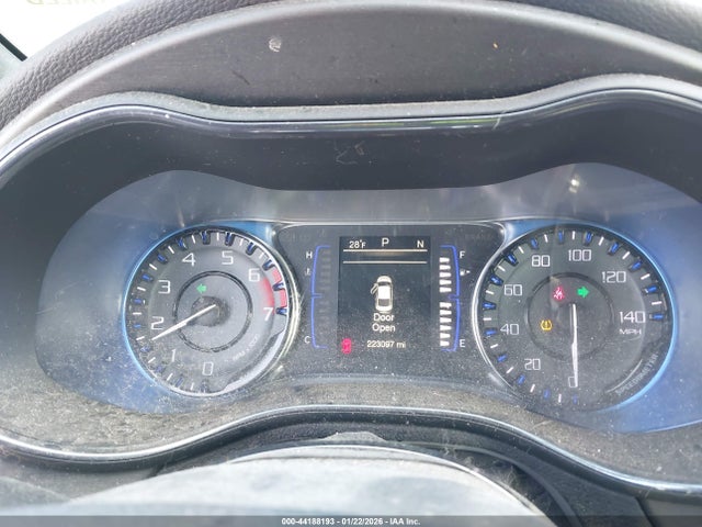 44188193 :رقم المزاد ، 1C3CCCBB2GN129864 vin ، 2016 Chrysler 200 S مزاد بيع
