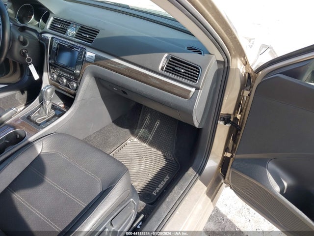 44188284 :رقم المزاد ، 1VWBT7A3XGC013152 vin ، 2016 Volkswagen Passat 1.8t Se مزاد بيع