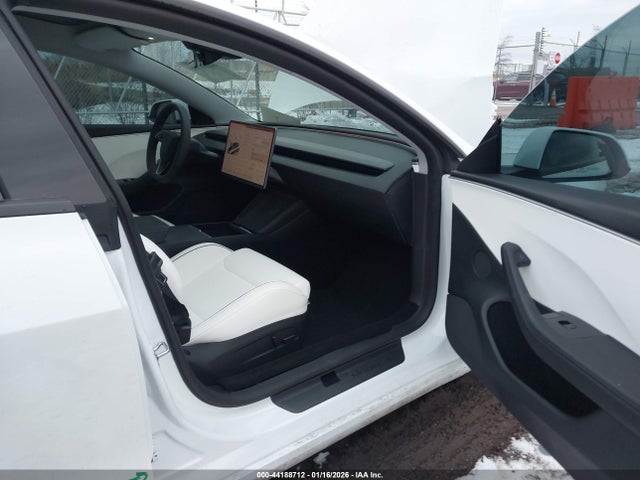 2025 TESLA MODEL 3 5YJ3E1ET1SF037067 Photo 4