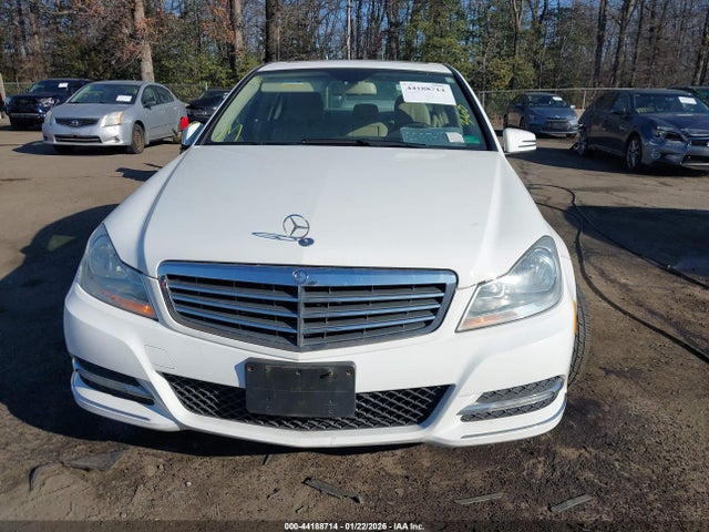 Продаж на аукціоні авто 2013 Mercedes-benz C 300 Luxury 4matic, vin: WDDGF8AB7DA786221, номер лоту: 44188714