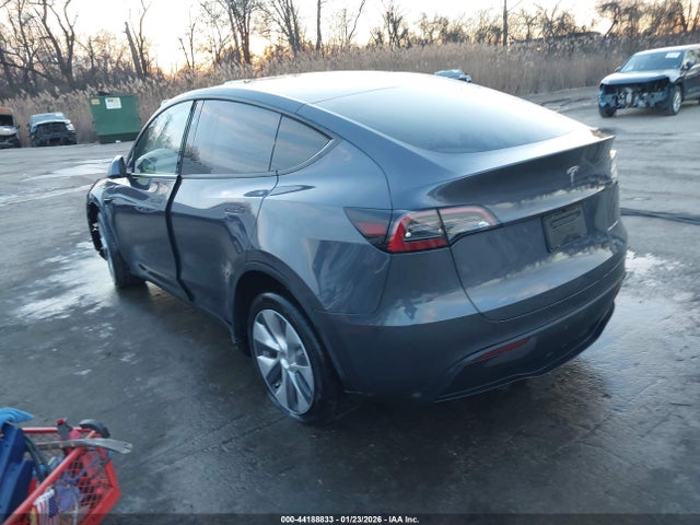 2023 TESLA MODEL Y 7SAYGDEE0PA172079 Photo 2
