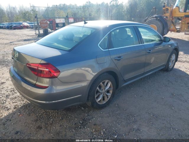 2017 VOLKSWAGEN PASSAT 1VWAT7A30HC061496 Photo 3