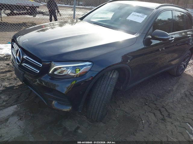 44188949 :رقم المزاد ، WDC0G4KB5JV116195 vin ، 2018 Mercedes-benz Glc 300 4matic مزاد بيع