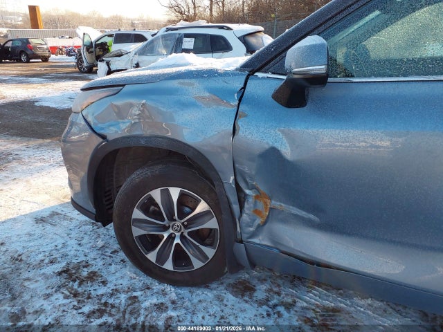 5TDKDRBH9PS016824 Toyota Highlander Xle