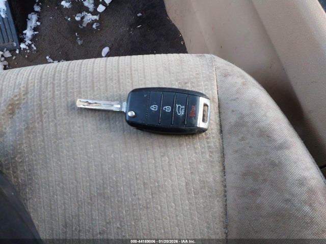 KNDMB5C16G6180542 KIA SEDONA LX